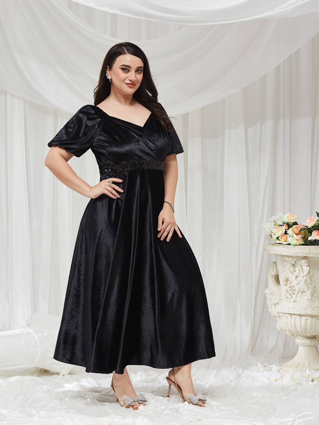 Black Sweetheart Neck Half Sleeve Solid Fit & Flare Midi Velvet Dress for Women