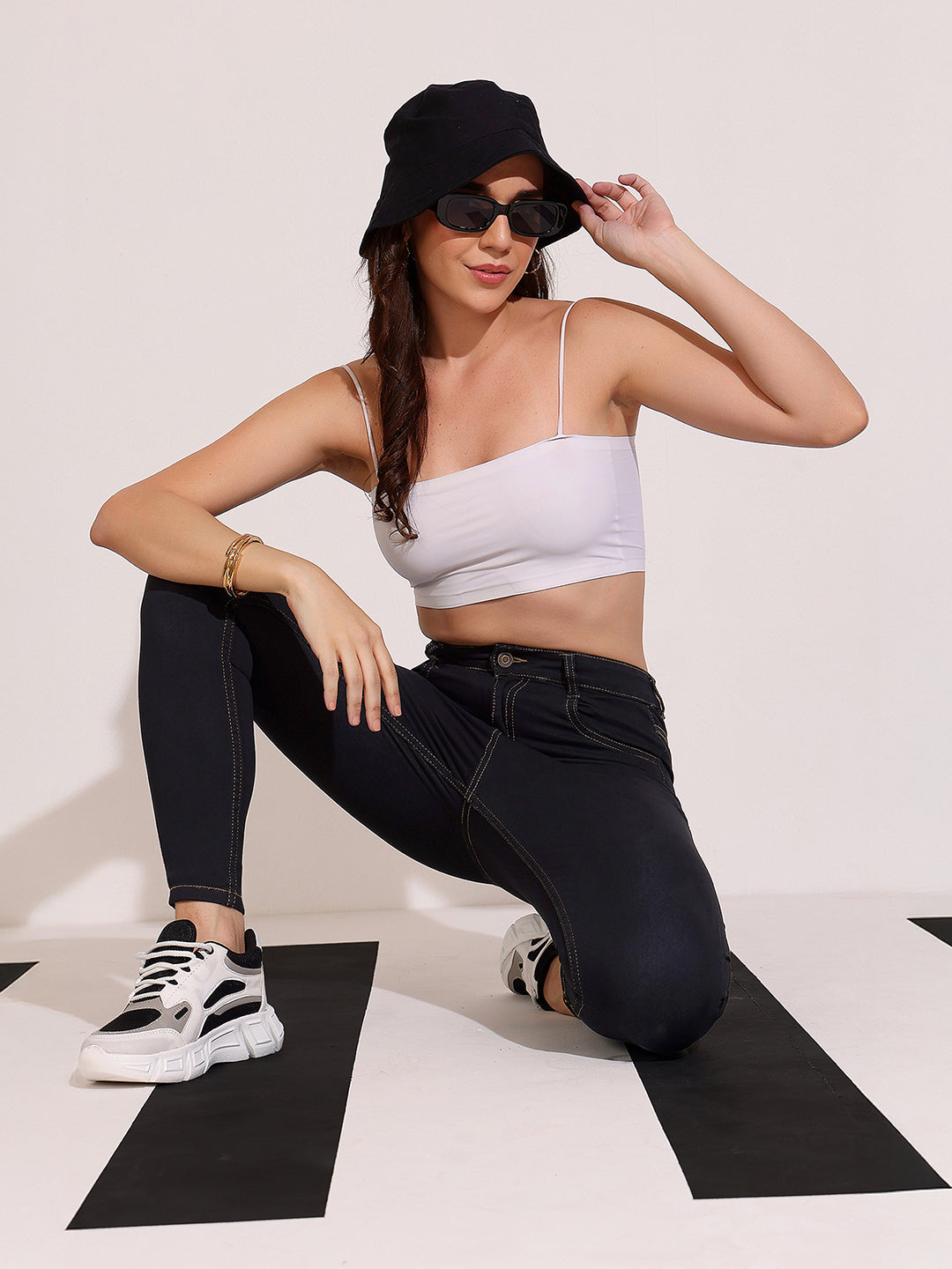 Women's Black Skinny High Rise Clean Look Cropped Stretchable Denim Jeans