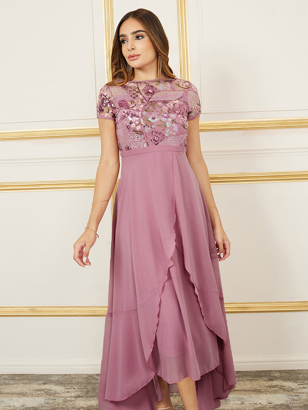 Women's Multicolored-Base-Dusty Lavender Round-Neck Short Sleeve Floral Layered Georgette Midi Dress