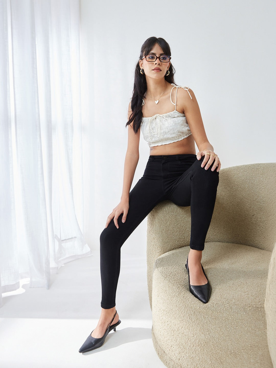 Black Skinny Fit High Rise Clean Look Regular Length Clean Look Stretchable Denim Jeans for Women