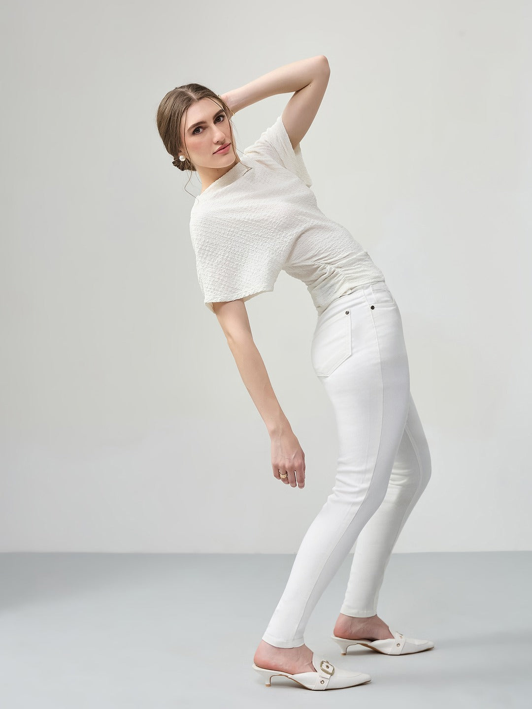 White Skinny high-rise Bleached Stretchable Denim Jeans for Women