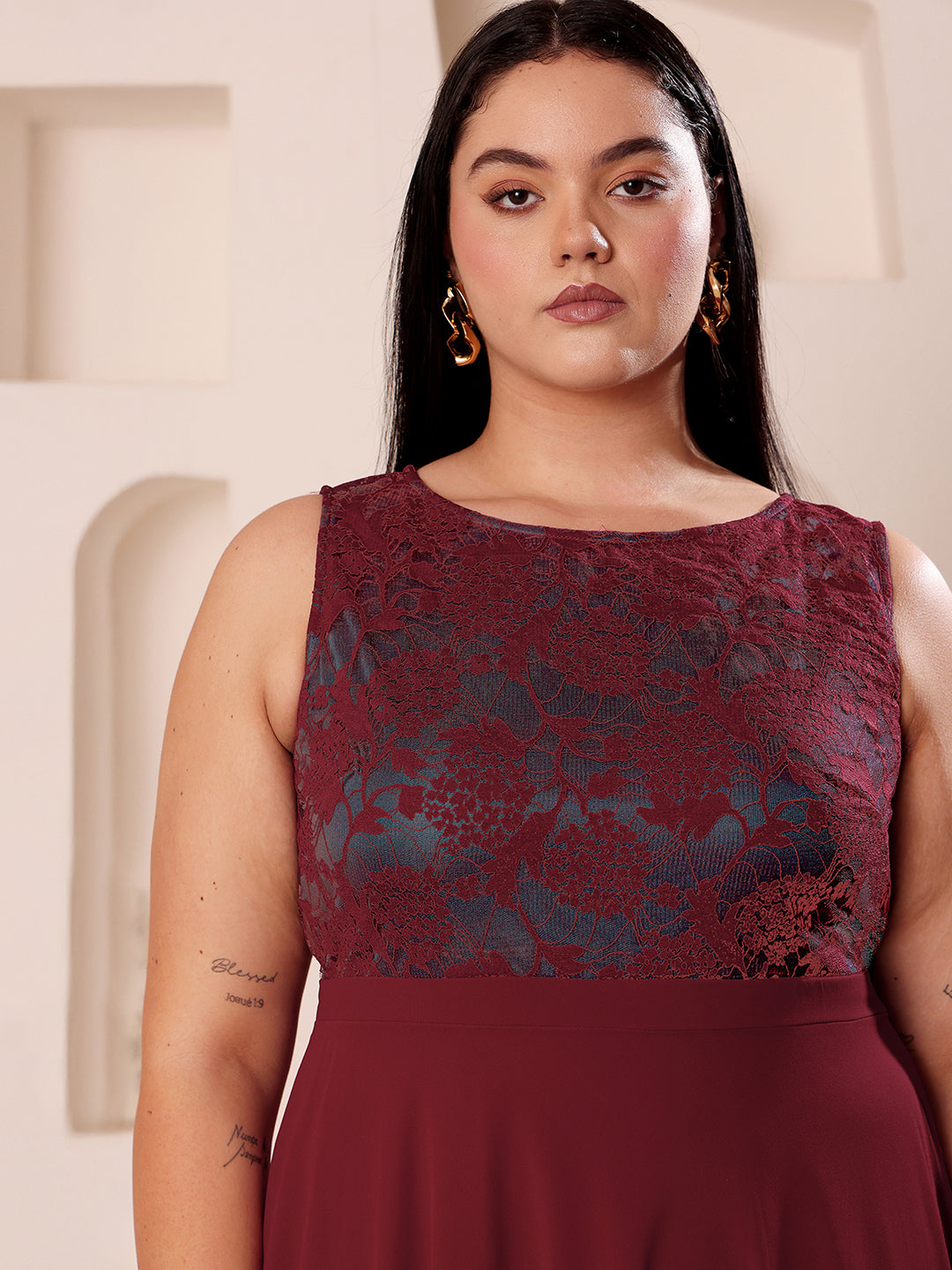 Body Bliss Maroon & Teal Boat Neck Sleeveless Self-Design Lace-Overlaid Maxi Dress