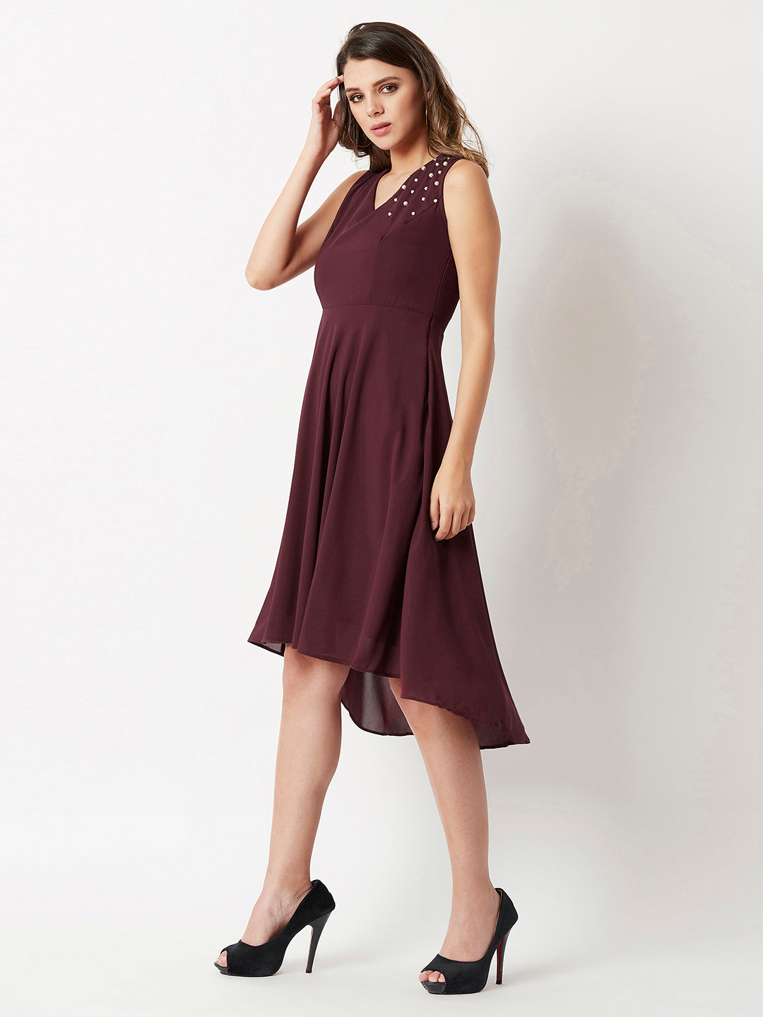 Women's Maroon V-Neck Sleeveless Solid Pearl Detailing Knee-Long High-low Skater Dress