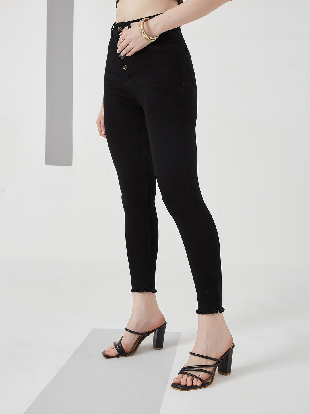 Black Skinny high-rise Cropped Fringed Hemline Solid Stretchable Denim Jeans for Women
