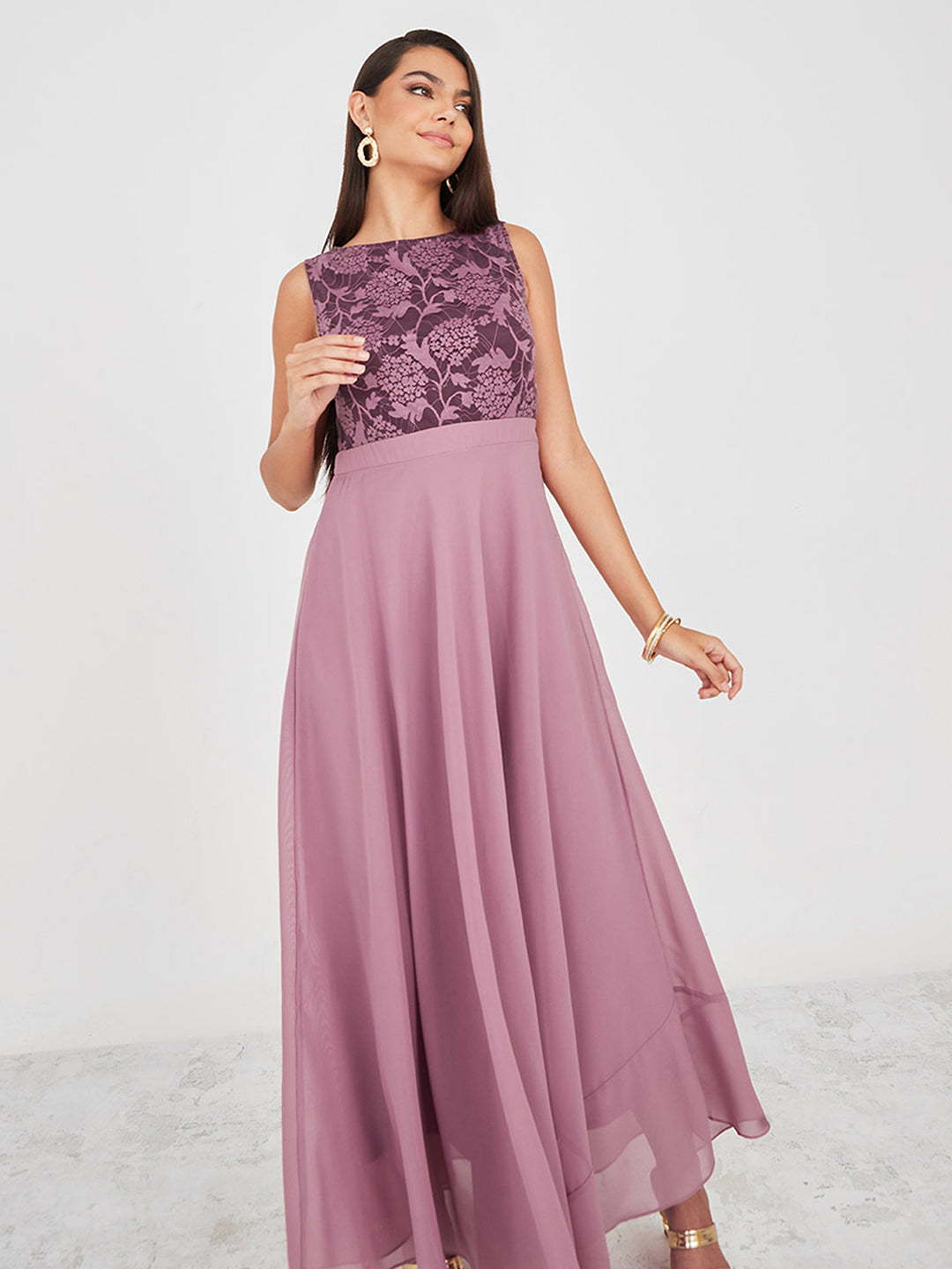Women's Lavender Round-Neck Sleeveless Solid Lace Overlaid Maxi Dress