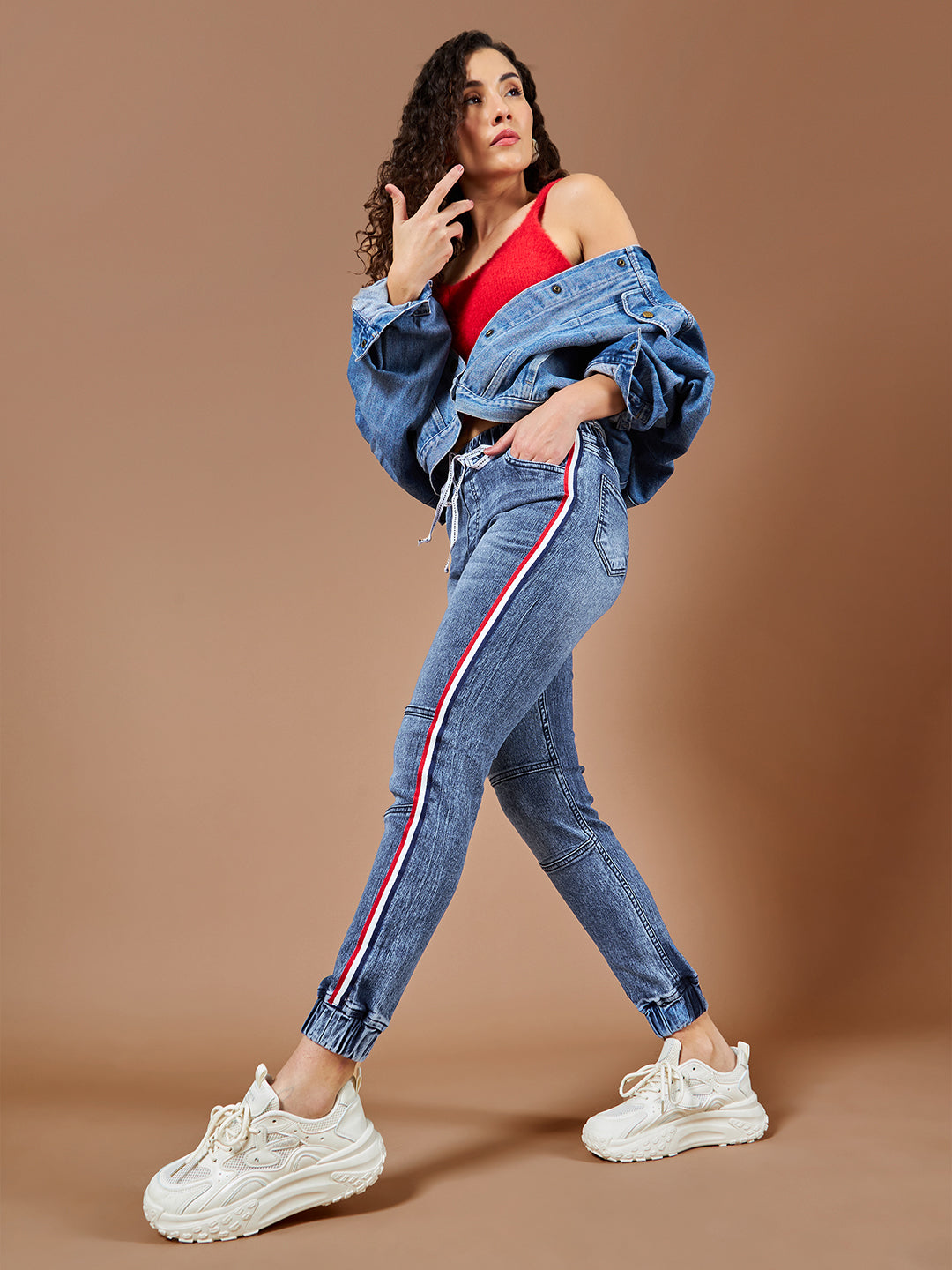 Women's Blue Relaxed Fit Mid Rise Regular Length Multicolor Twill Tape Detailing Denim Stretchable Jogger Pants