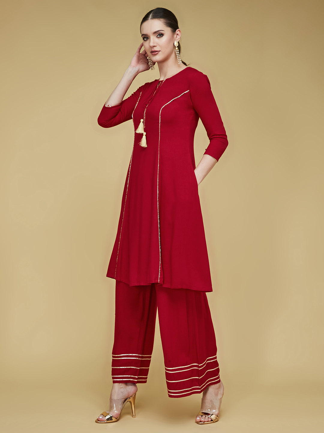 Women's Maroon Solid Round Neck 3/4th Sleeve Side Pocketed Georgette Panelled Kurta Set