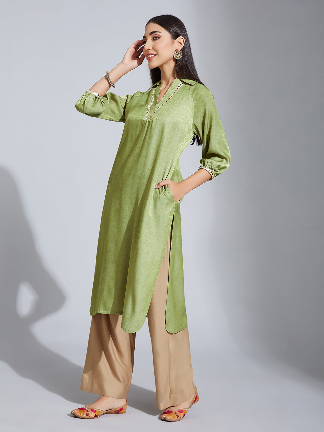 Women's Light Green Shirt Collar Full Sleeve Solid Raglan Knee-Long Kurta