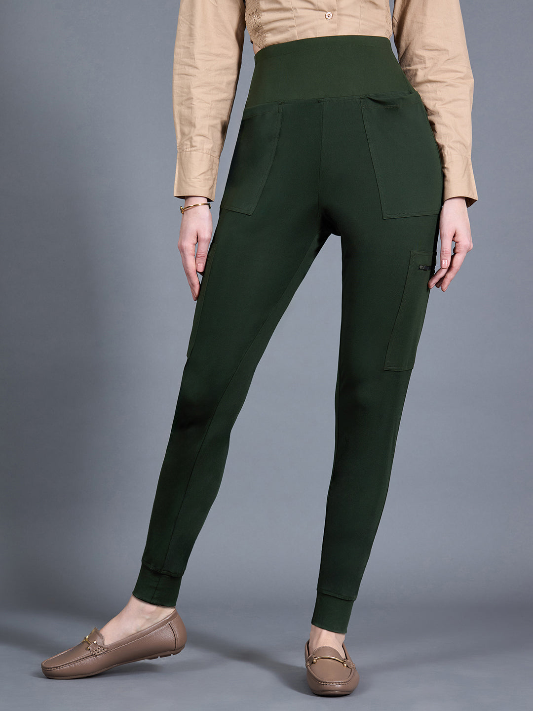 Women's Solid Green Relaxed Fit Regular-Length Tiggers