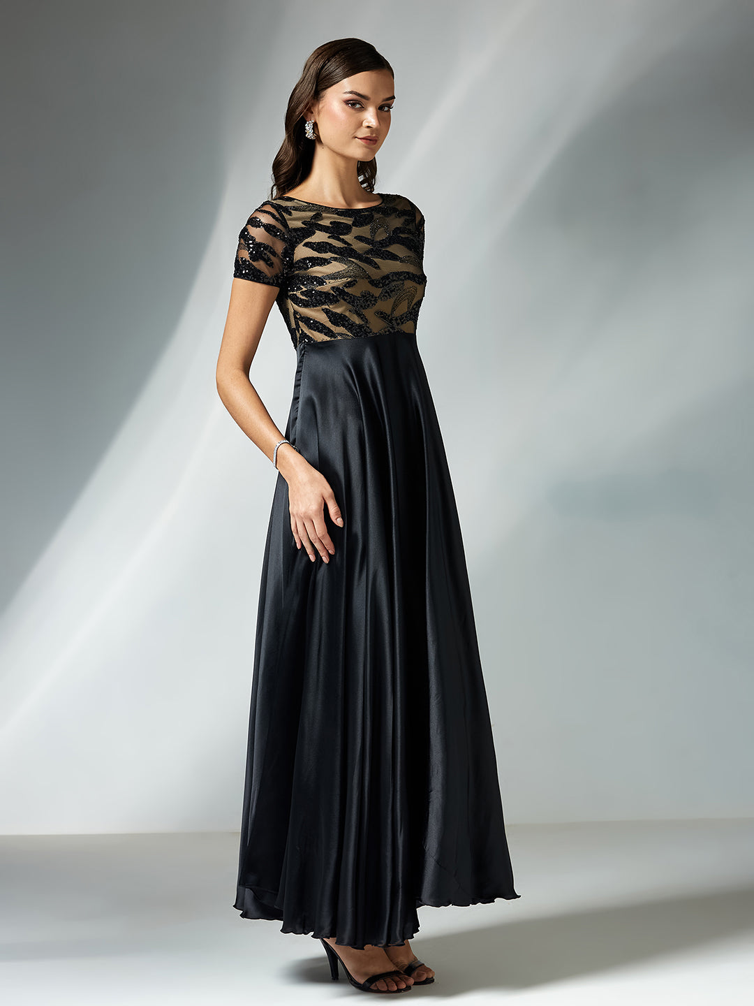 Women's Black Boat-Neck Short-Sleeve Abstract Fit & Flare Satin Maxi Dress
