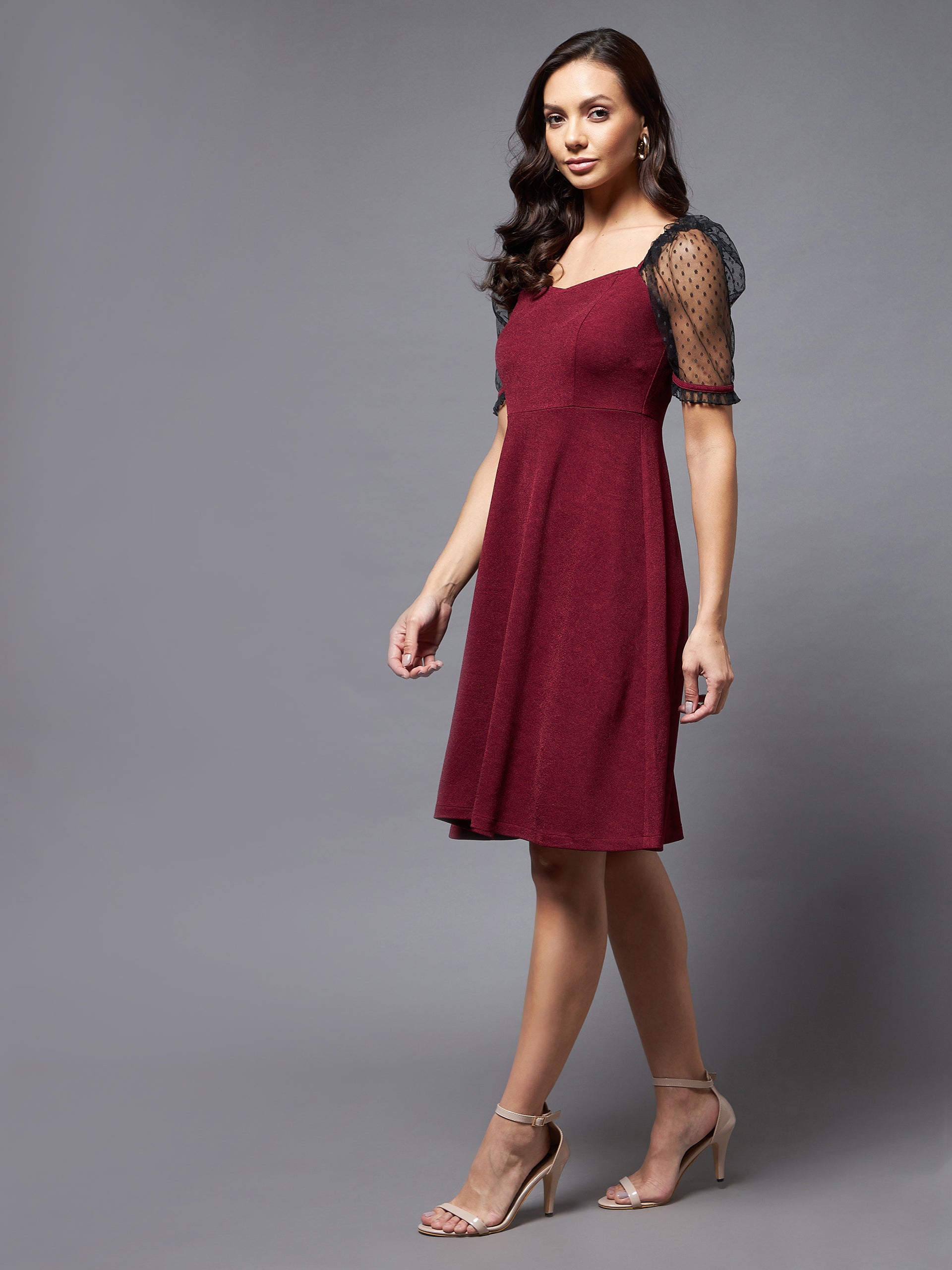 Crease Ease Women's Maroon & Black Solid V-Neck Half Sleeve Relaxed Fit Knee-Long Dress