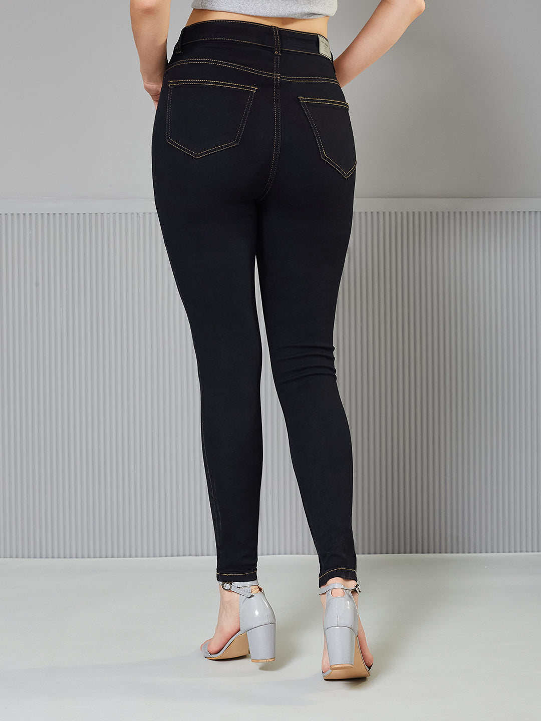 Black Skinny-Fit High-Rise clean-look Regular Stretchable Denim Jeans for Women