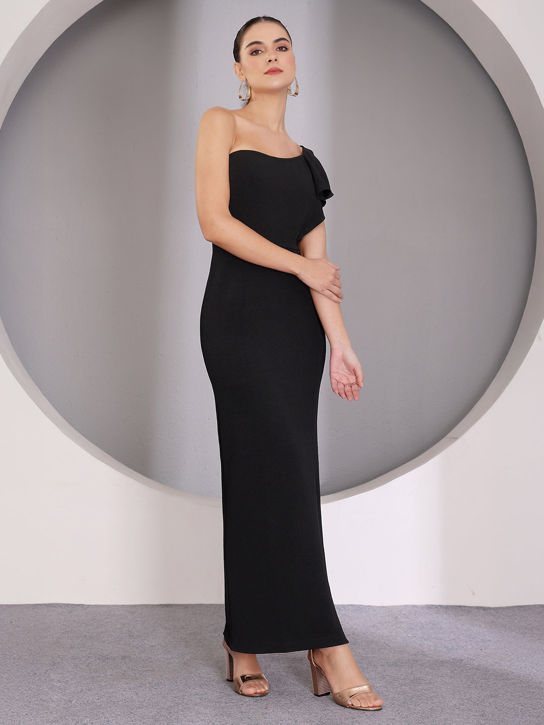 Women's Black Solid One Shoulder Sleeveless Ruffled Maxi Dress