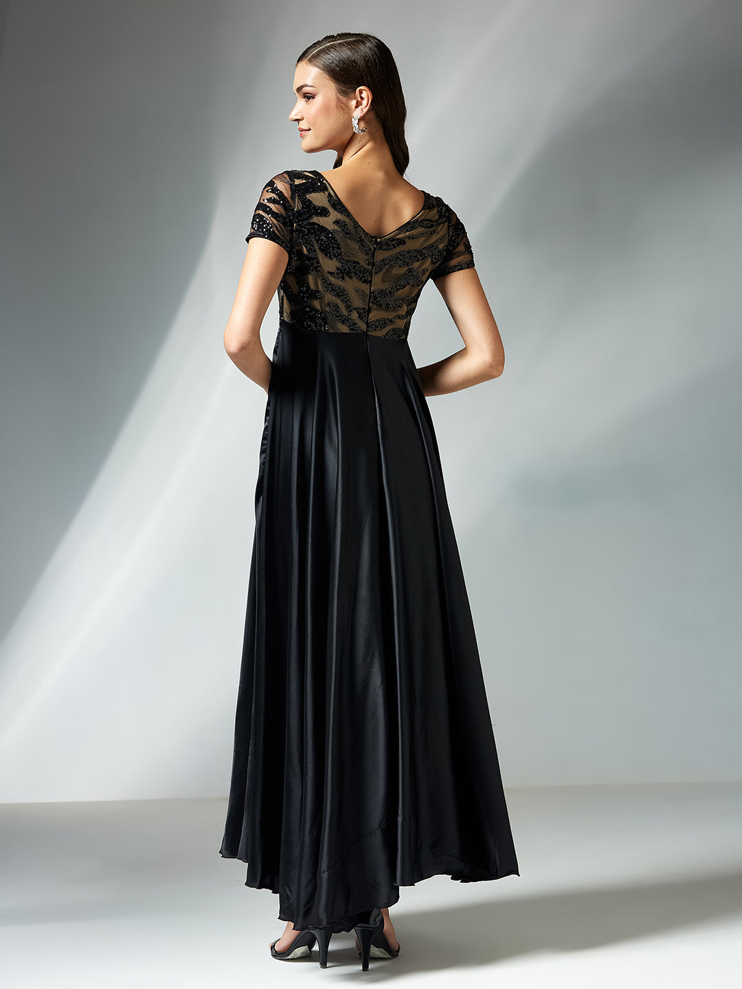 Women's Black Boat-Neck Short-Sleeve Abstract Fit & Flare Satin Maxi Dress