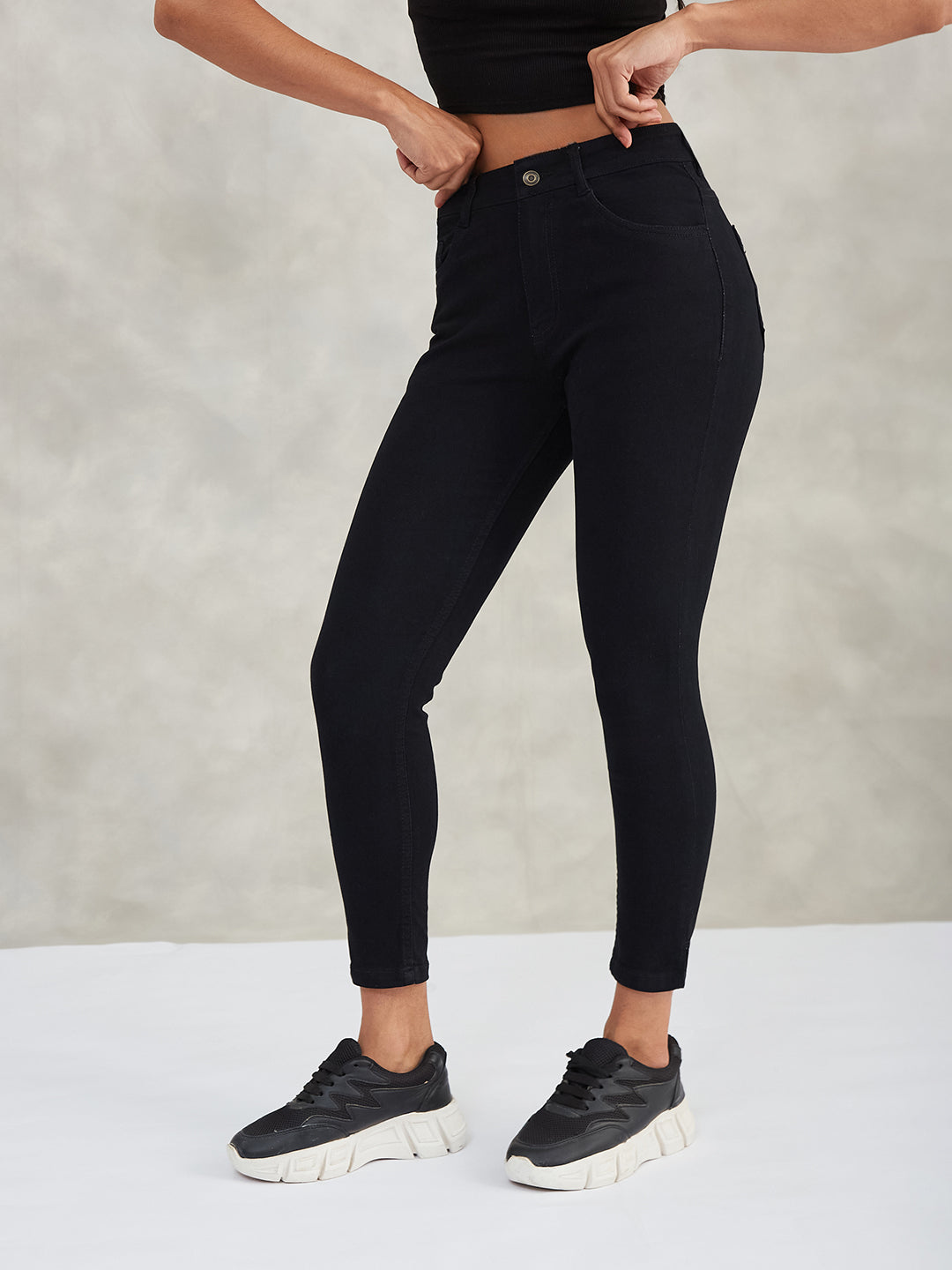 Women's Black Skinny High Rise Clean Look Cropped Stretchable Denim Jeans