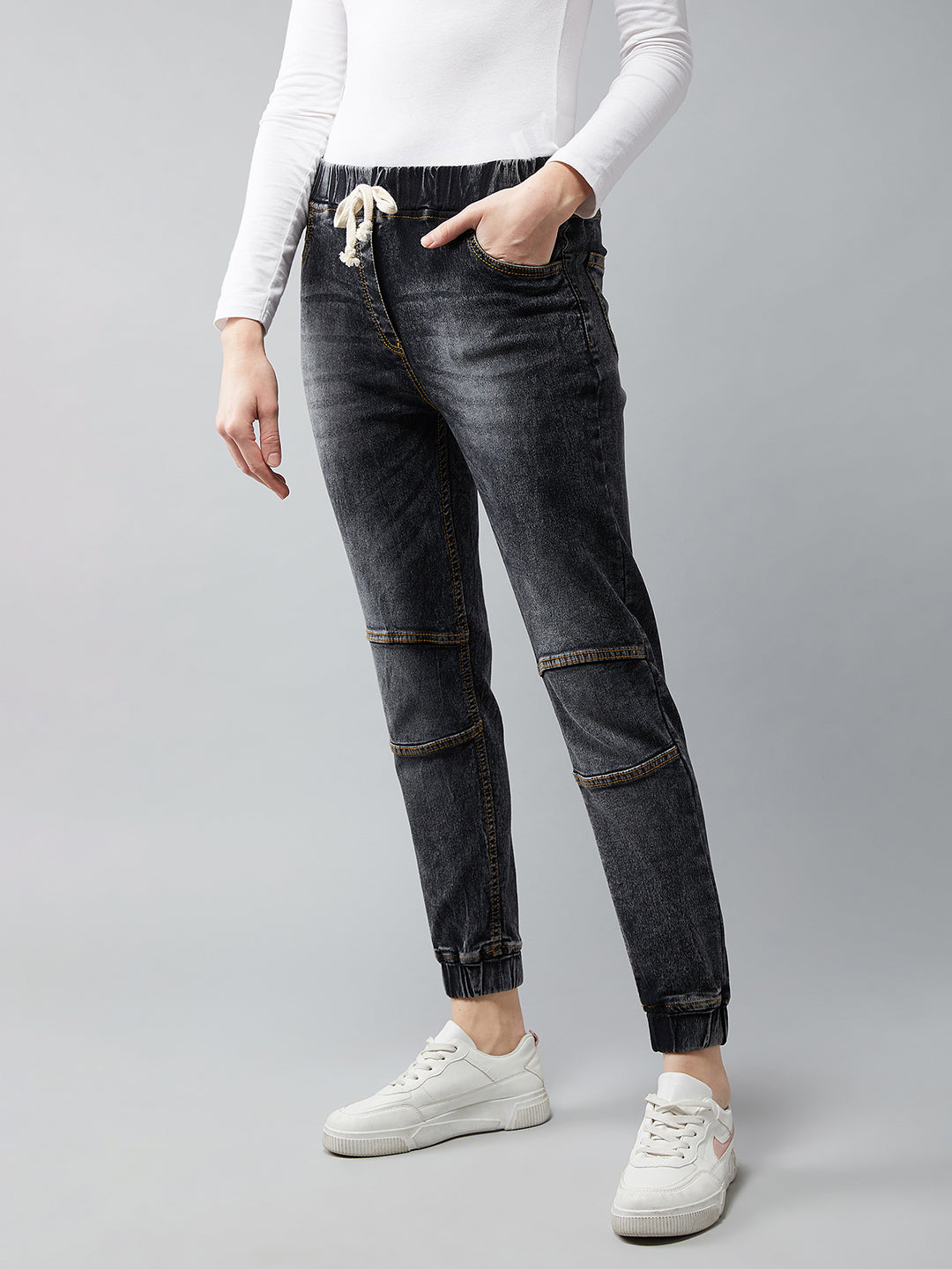 Women's Black Relaxed Fit Mid Rise Regular Length Stretchable Denim Joggers