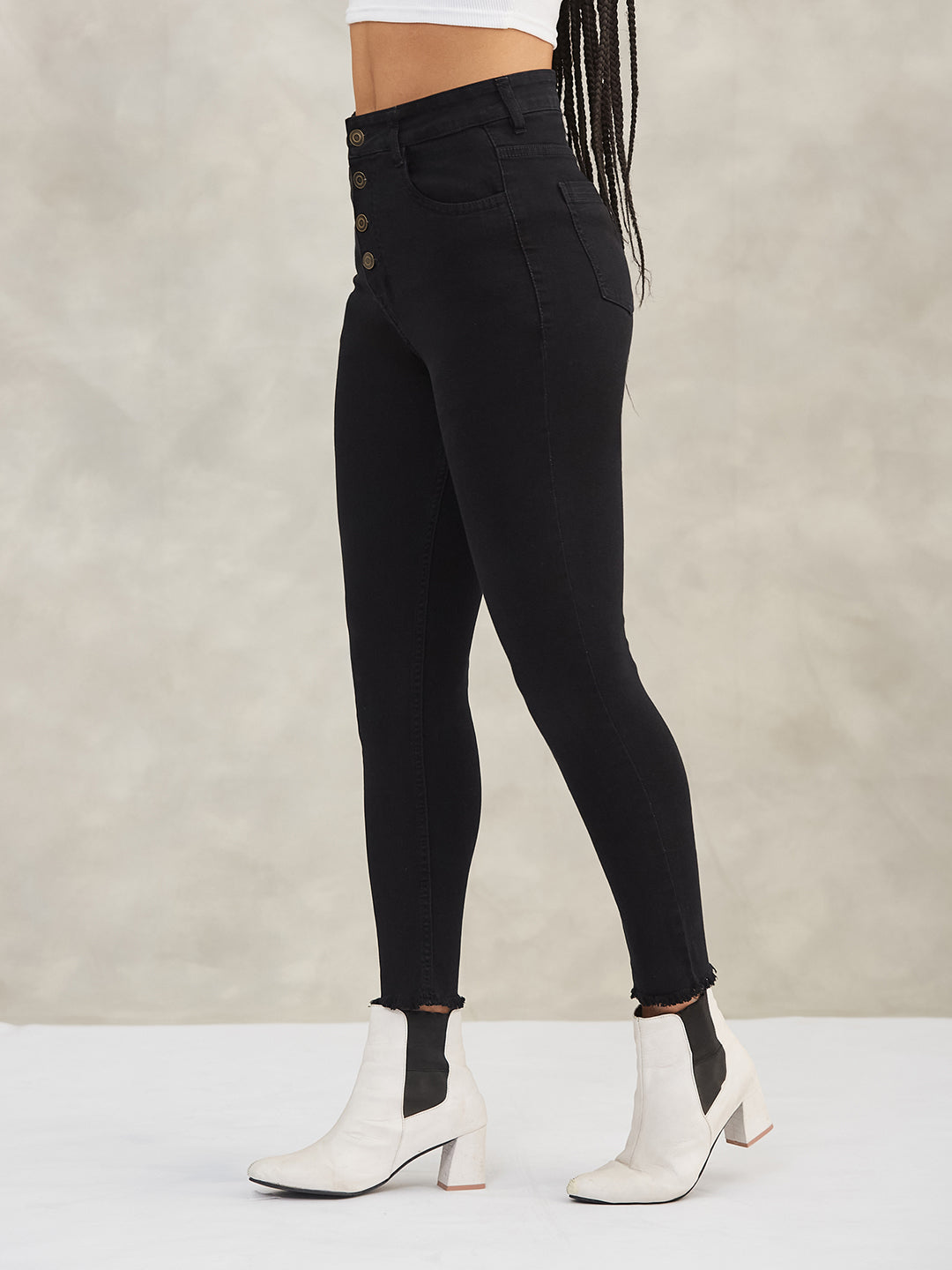 Black Skinny-Fit High-Rise Cropped Fringed Hemline Solid Stretchable Denim Jeans for Women — Dolce Crudo
