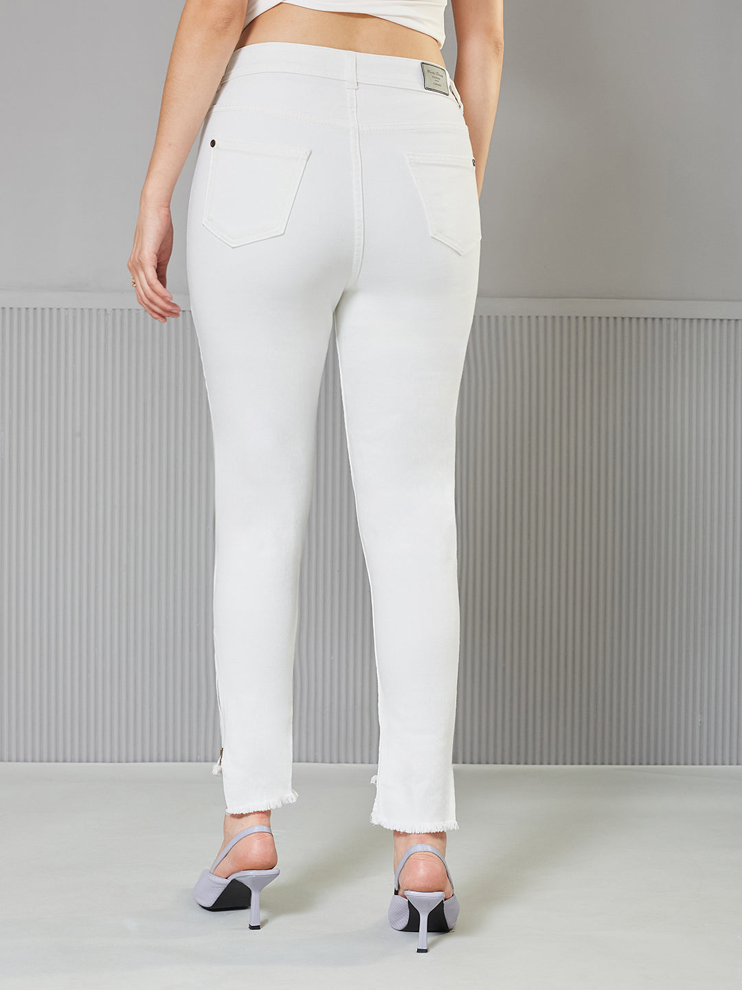 CHASEstretch™ White Skinny-Fit High-Rise Side Slit Raw Edge Detailing clean-look Cropped Stretchable Denim Jeans for Women