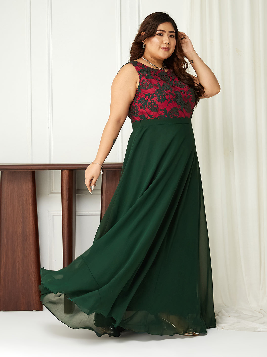 Women's Dark Green Round Neck Sleeveless Lace Fit & Flare Maxi Dress