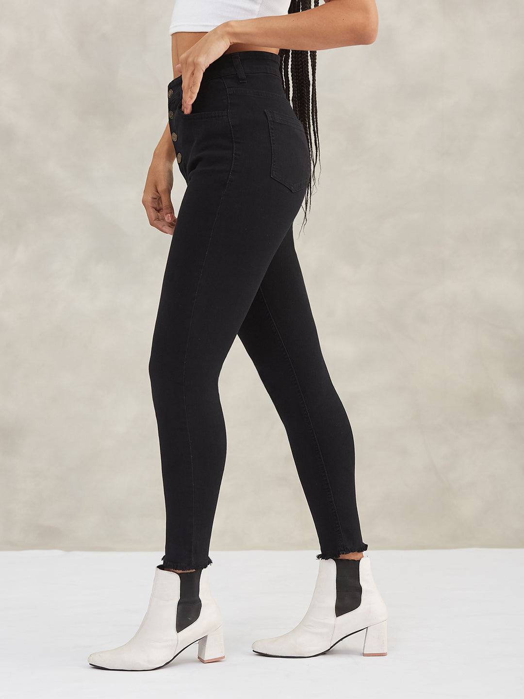 Women's Black Skinny High-Rise Cropped Fringed Hemline Solid Stretchable Denim Jeans