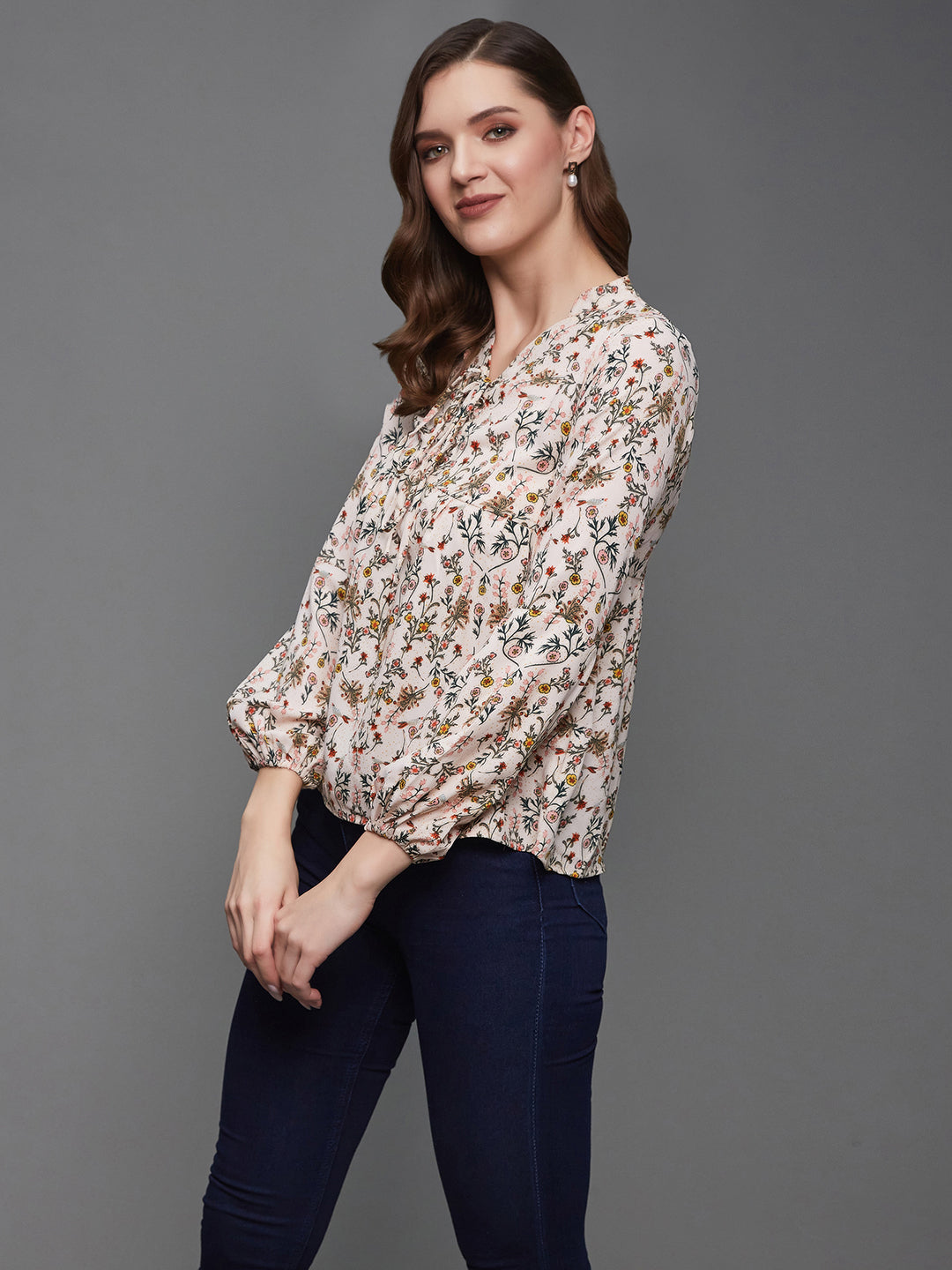 Women's Multicolored-Base-Peach V-Neck Full Sleeve Printed Blouson RegularTop