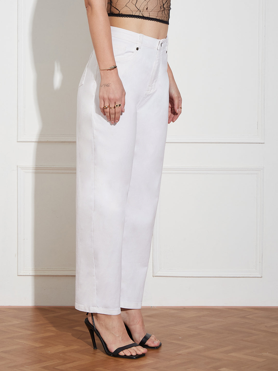White Tapered Mid Rise Clean Look Cropped Stretchable Denim Jeans for Women