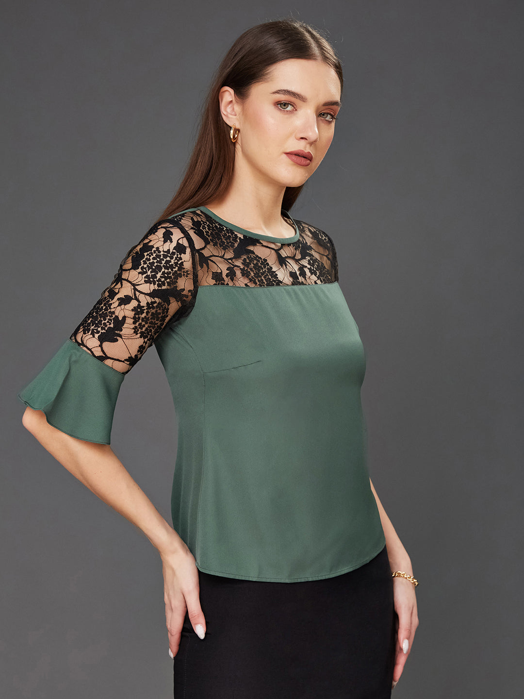 Women's Green & Black Solid Round Neck 3/4 Sleeve Relaxed Fit Regular Top