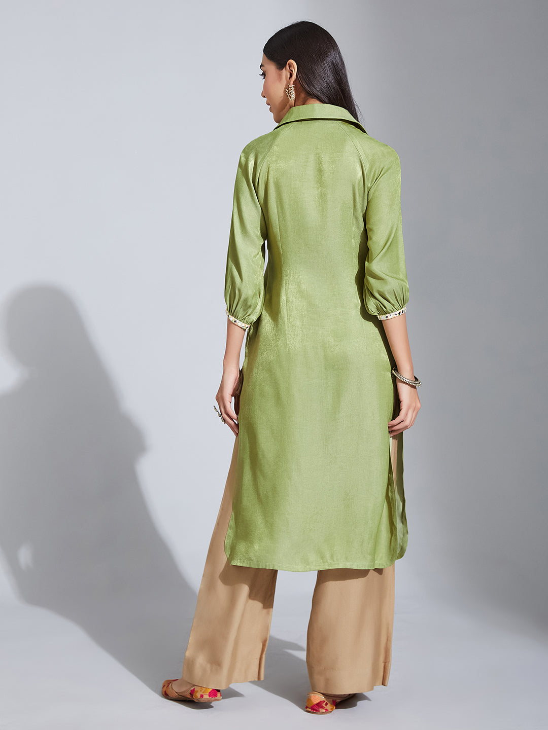 Women's Light Green Shirt Collar Full Sleeve Solid Raglan Knee-Long Kurta