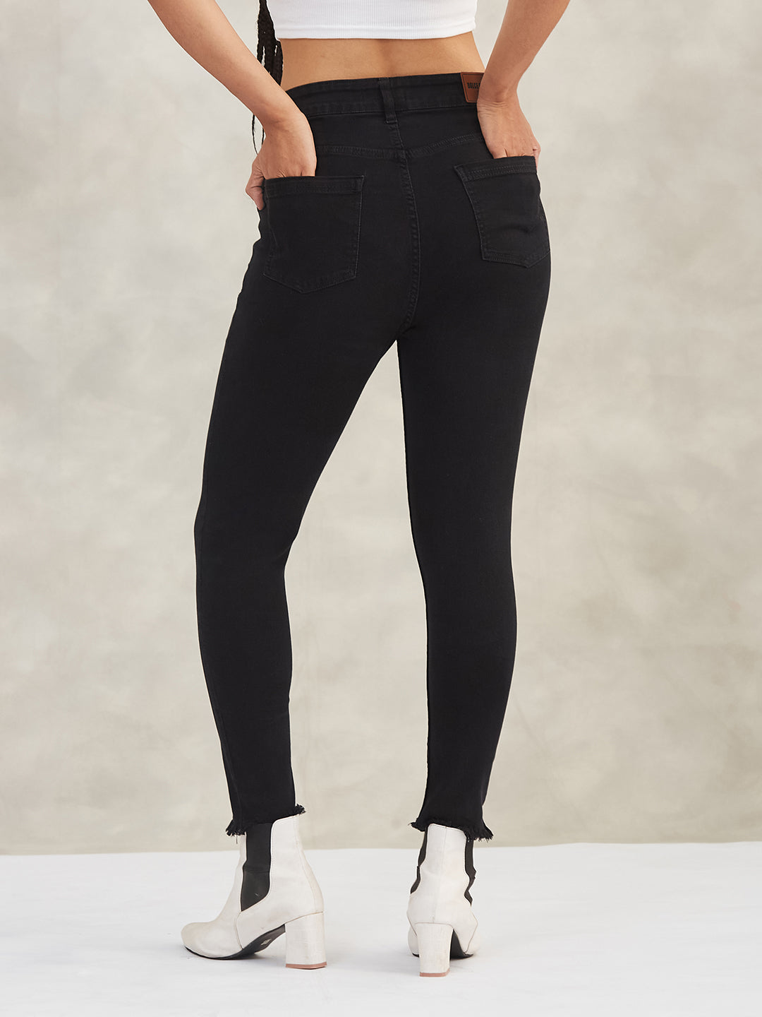 Black Skinny-Fit High-Rise Cropped Fringed Hemline Solid Stretchable Denim Jeans for Women — Dolce Crudo