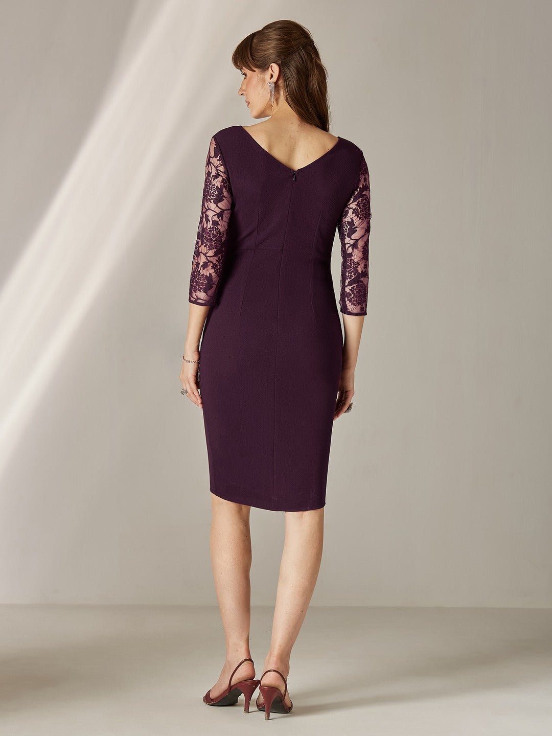 Dark Purple Self Design Round Neck 3/4th Sleeves Front Pocketed Polyester Bodycon Knee-Length Dress  for Women