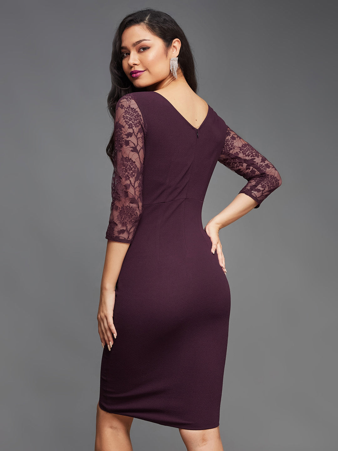 Women's Dark Purple Self Design Round Neck 3/4th Sleeves Front Pocketed Polyester Bodycon Knee-Length Dress