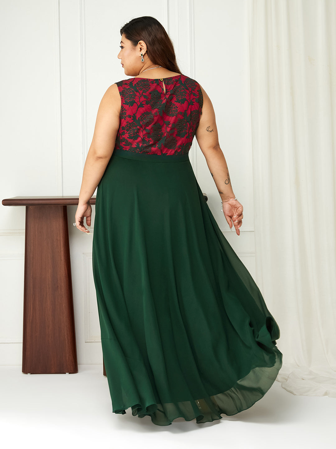 Women's Dark Green Round Neck Sleeveless Lace Fit & Flare Maxi Dress