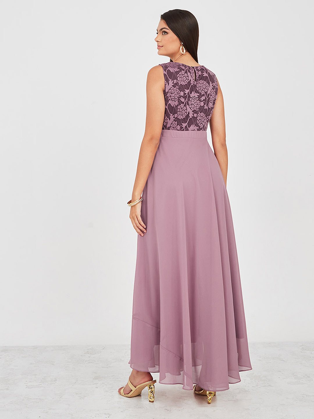 Women's Lavender Round-Neck Sleeveless Solid Lace Overlaid Maxi Dress