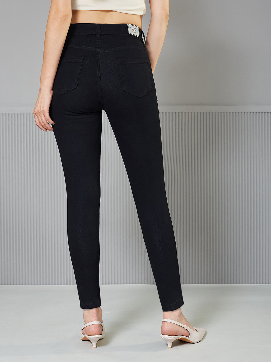 Black Skinny-Fit High-Rise clean-look Cropped Stretchable Denim Jeans for Women