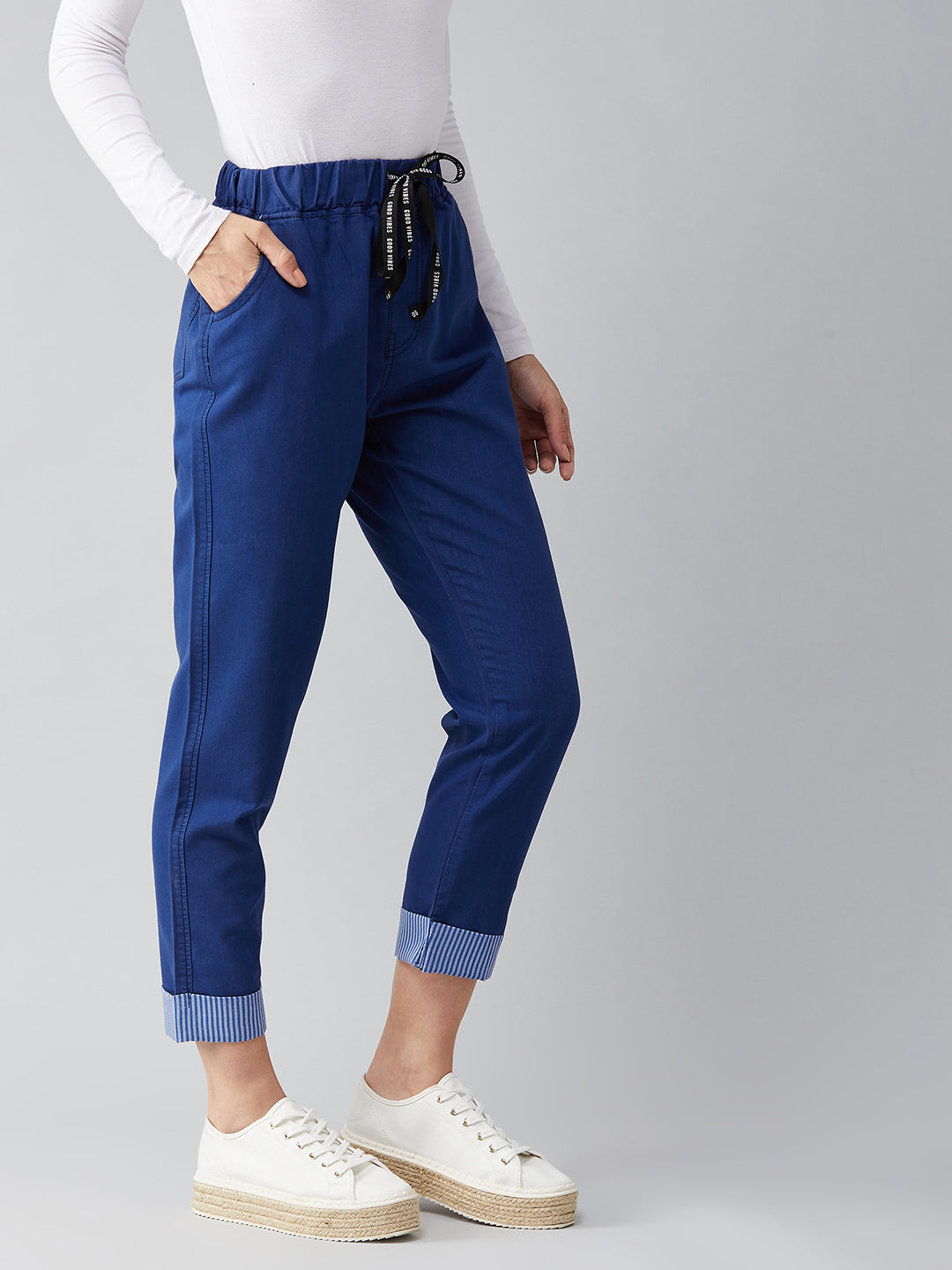 Women's Navy blue Regular Mid Rise Clean Look Cropped Denim Joggers