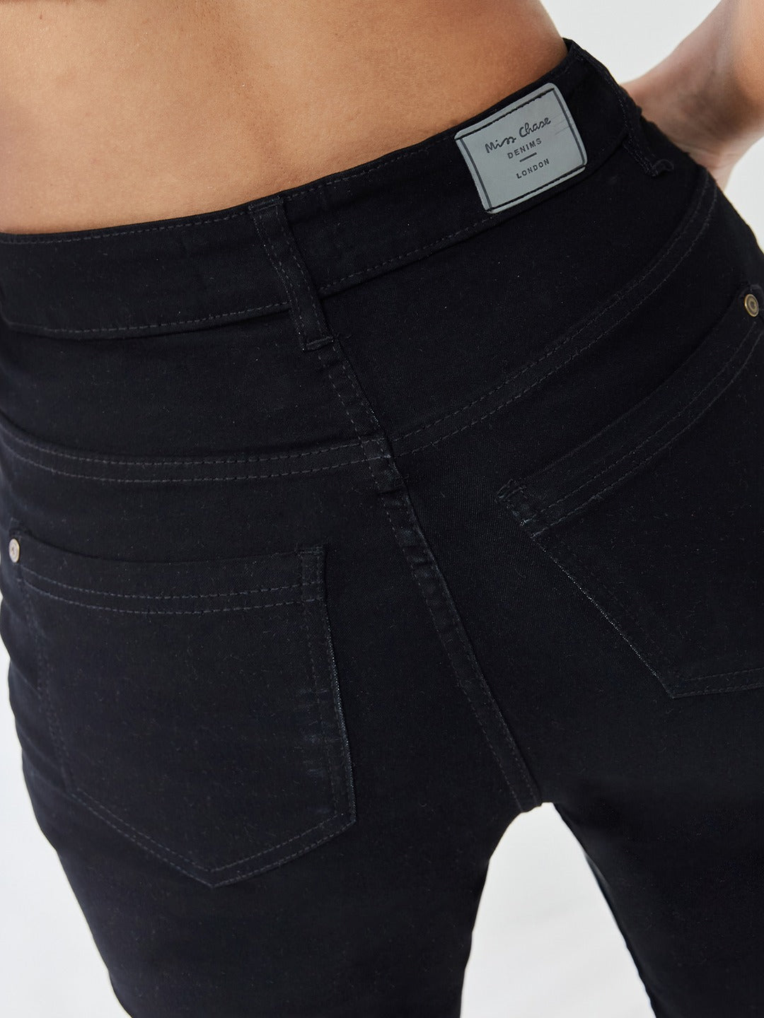 Black Skinny Fit High Rise Clean Look Regular Length Clean Look Stretchable Denim Jeans for Women