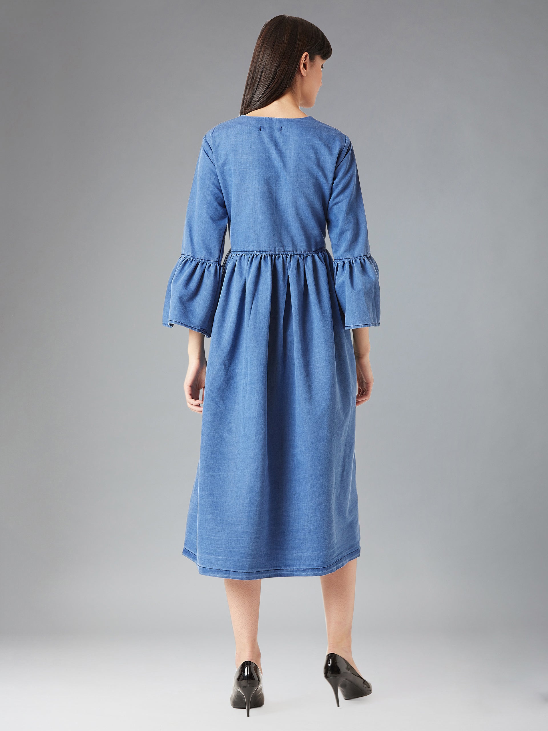 Women's Blue Round Neck Ruffled Full Sleeve Denim Solid Buttoned Midi Dress