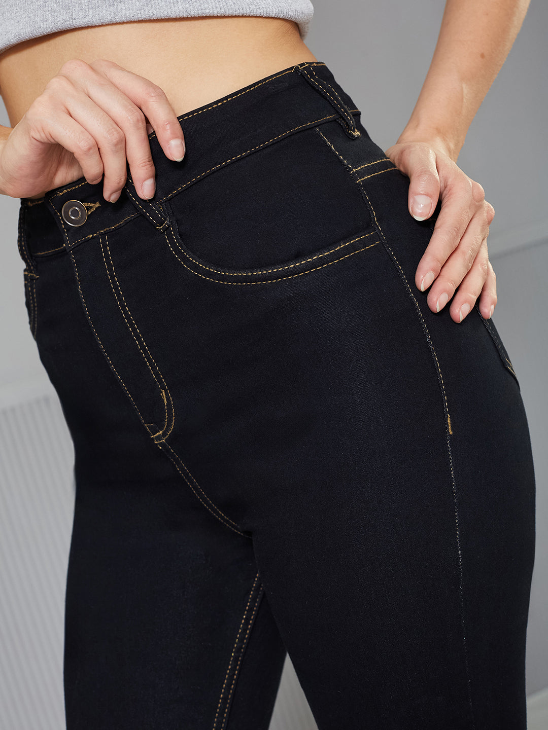Black Skinny-Fit High-Rise clean-look Regular Stretchable Denim Jeans for Women