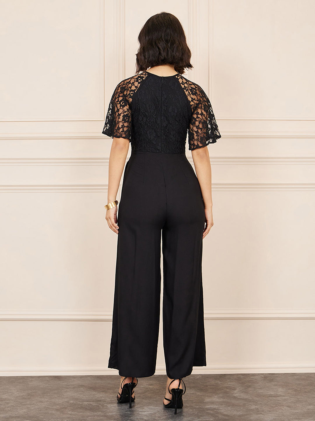 Women's Black Round-Neck Flared Sleeve Floral Raglan Regular Jumpsuit