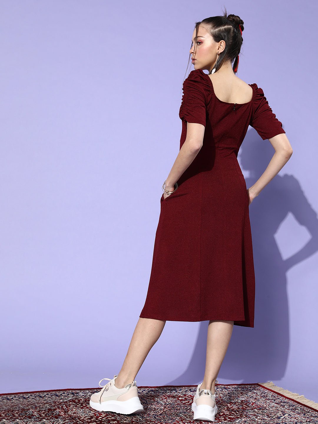 Crease Ease Women's Maroon Sweetheart Gathered Solid Ruching Midi Dress