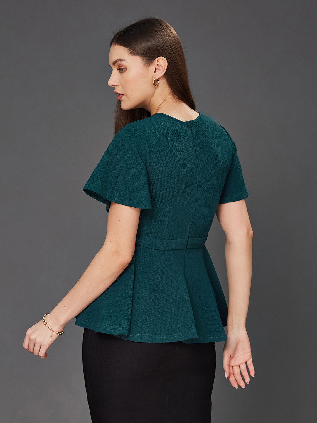 Women's Green Solid Polyester Slim Fit Round Neck Short Sleeve Regular Length Top