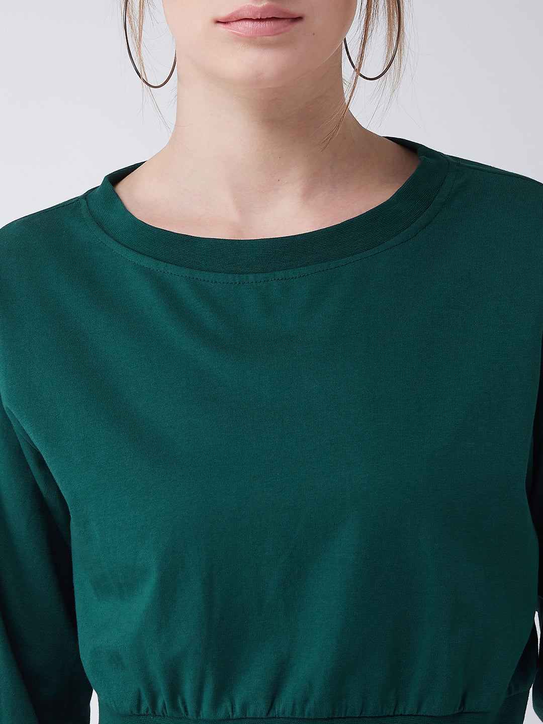 Women's Green Round Neck Full Sleeves Solid Crop Top