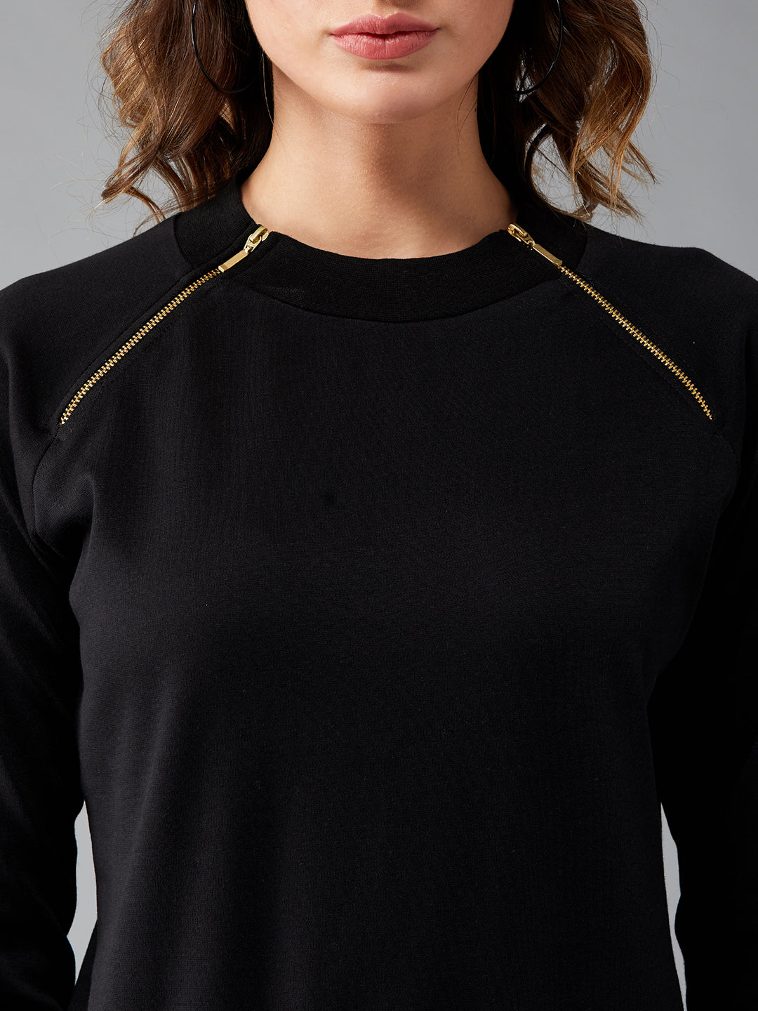 Women's Black Round Neck Full Sleeves Solid Boxy Regular Length Sweatshirt