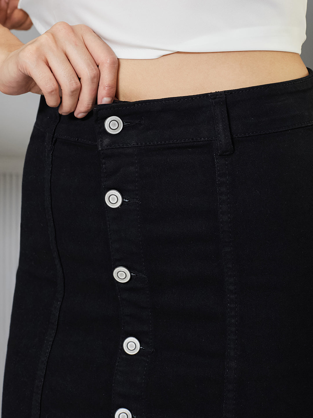 Black Stretchable Solid A-line Mini Denim Skirt for Women