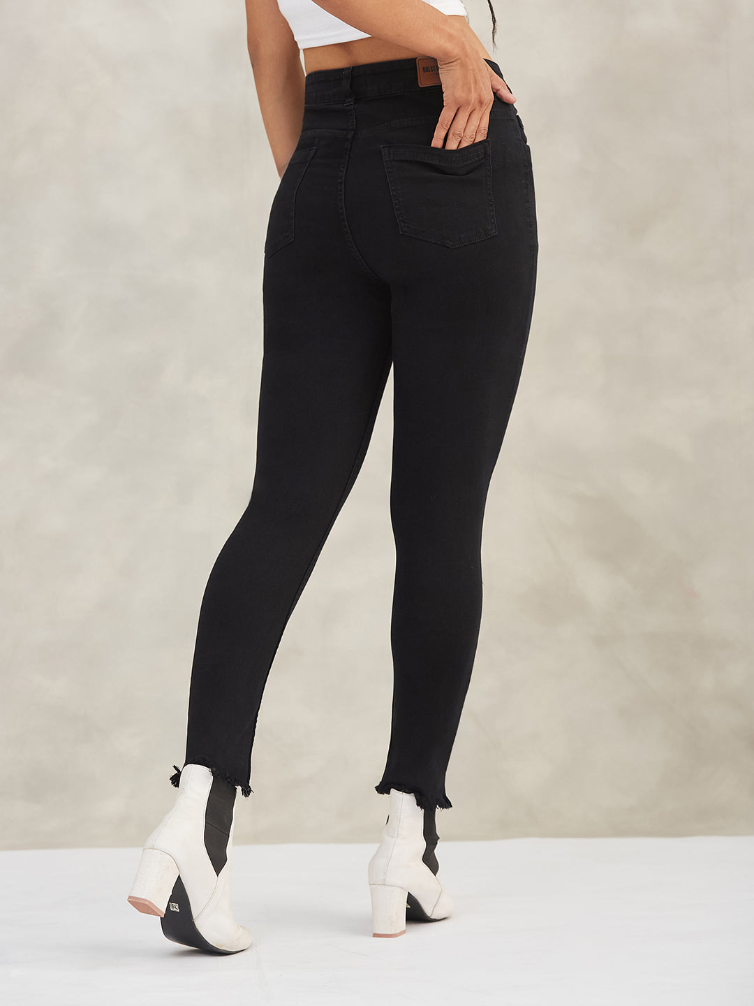 Women's Black Skinny High-Rise Cropped Fringed Hemline Solid Stretchable Denim Jeans