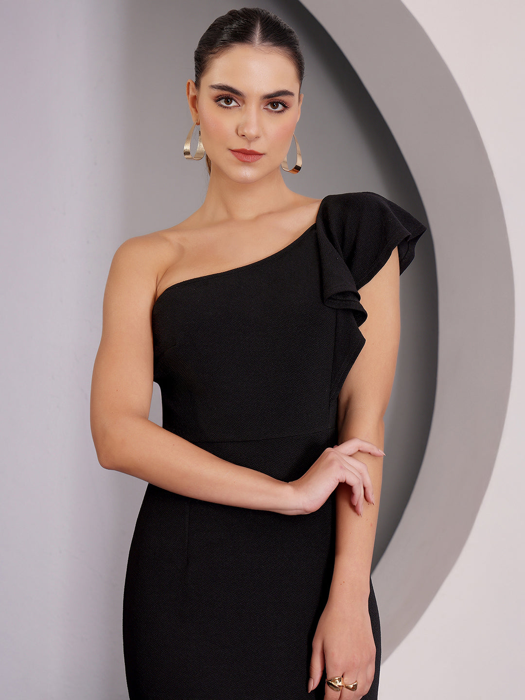 Women's Black Solid One Shoulder Sleeveless Ruffled Maxi Dress