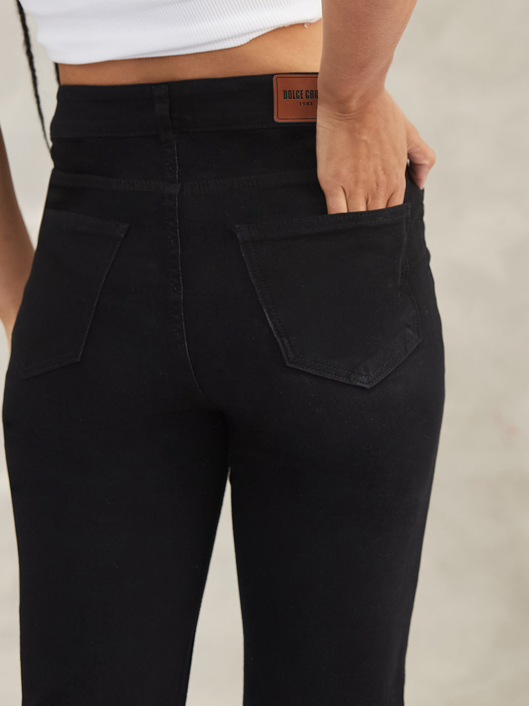CHASEstretch™ Black Straight-Fit High-Rise Denim Jeans for Women — Dolce Crudo
