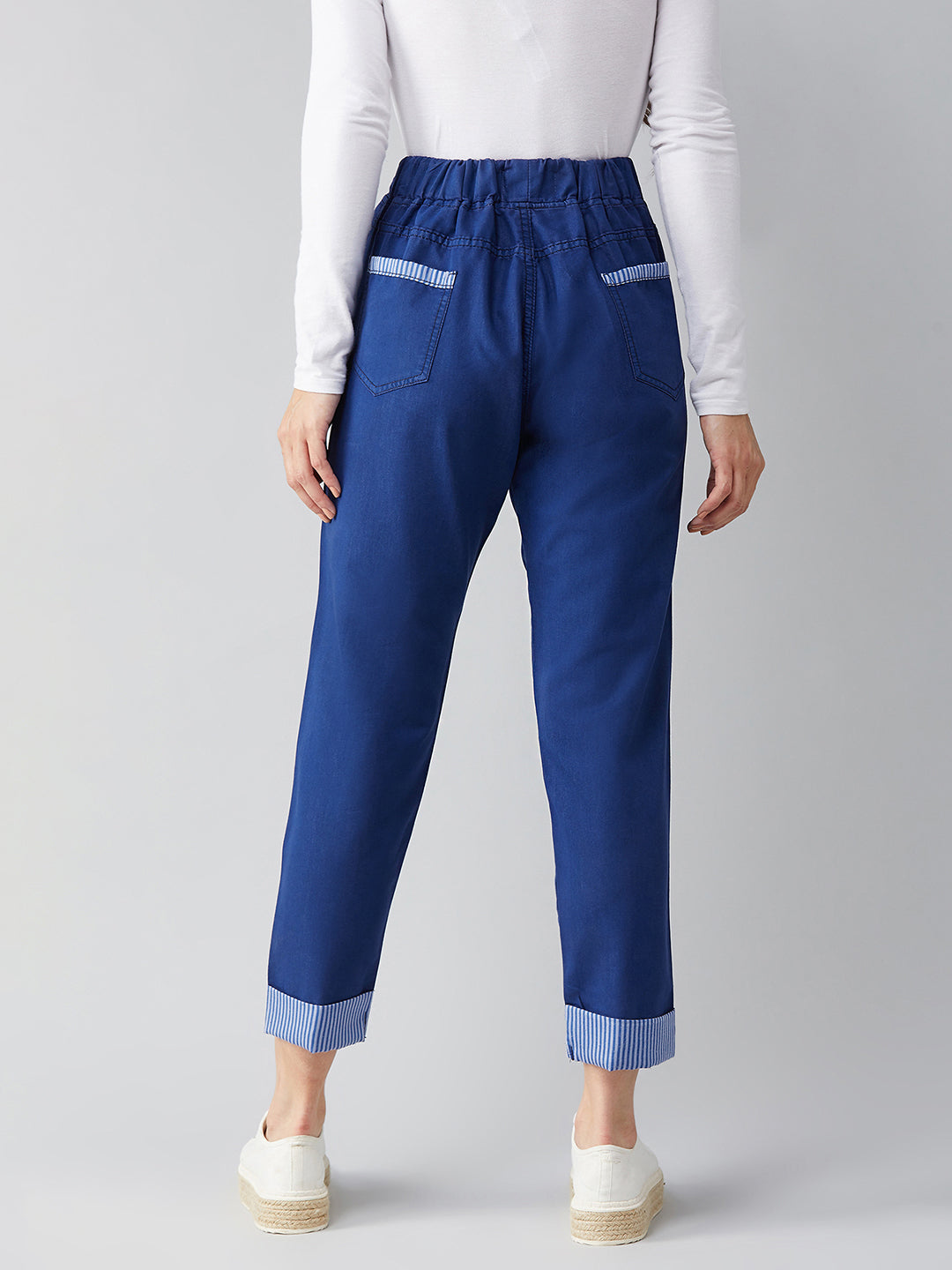 Navy blue Regular Mid Rise Clean Look Cropped Denim Joggers for Women