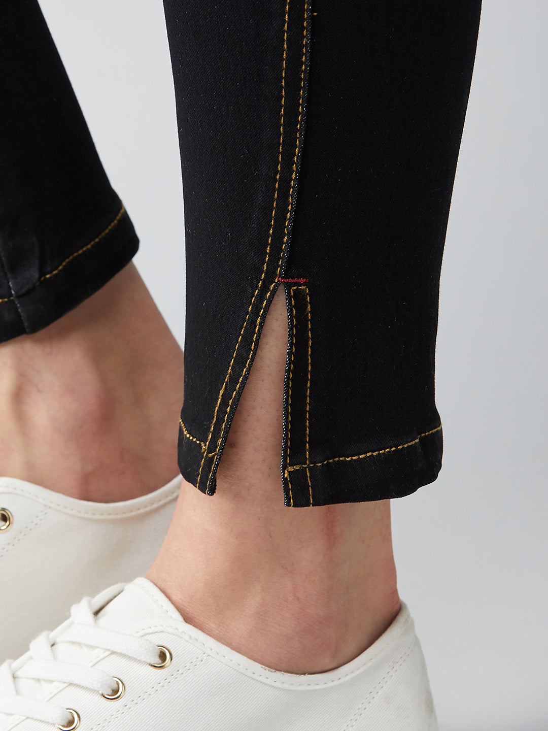 Black Cotton Skinny Fit High Rise Ankle Length Stretchable Denim Jeans for Women