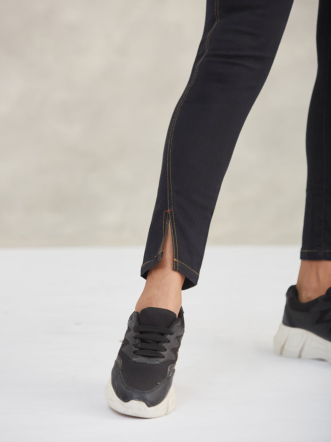 Women's Black Skinny High-Rise Side-Slit Solid Stretchable Denim Jeans